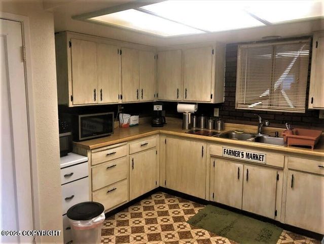 16 Main Street, Haines, AK 99827