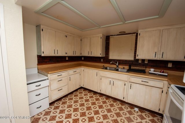 16 Main Street, Haines, AK 99827