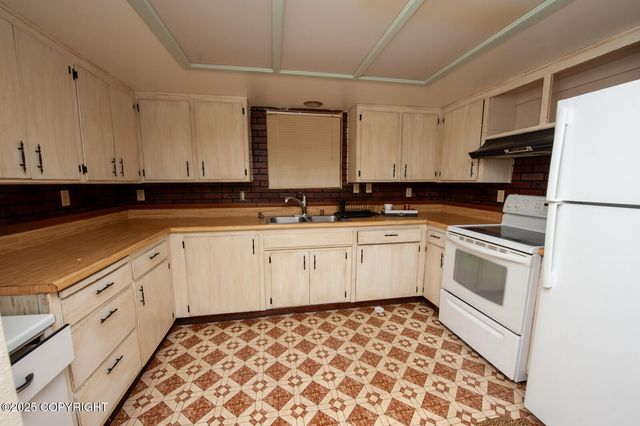 16 Main Street, Haines, AK 99827