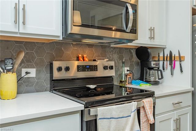1777 Granby Heights Drive, Winston-salem, NC 27103
