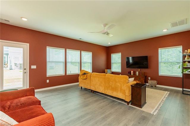 1777 Granby Heights Drive, Winston-salem, NC 27103