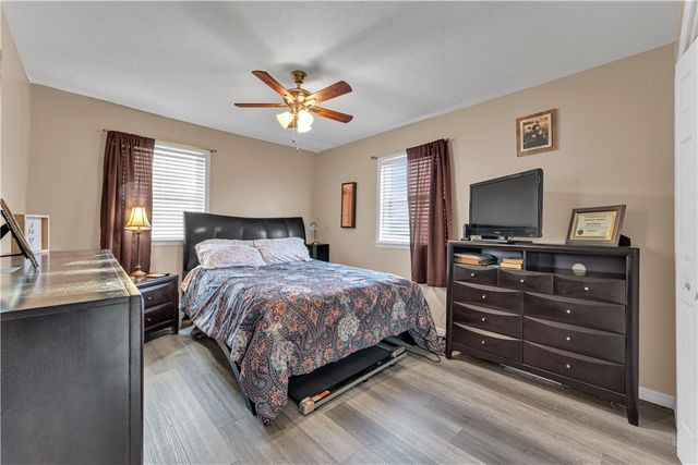 215 Oakcrest Road, Siloam Springs, AR 72761