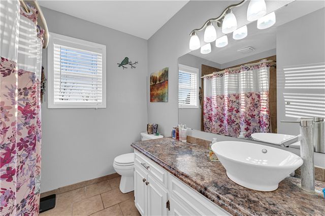 215 Oakcrest Road, Siloam Springs, AR 72761