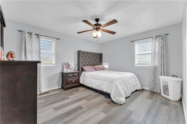 215 Oakcrest Road, Siloam Springs, AR 72761