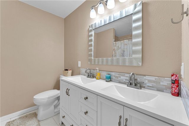 215 Oakcrest Road, Siloam Springs, AR 72761