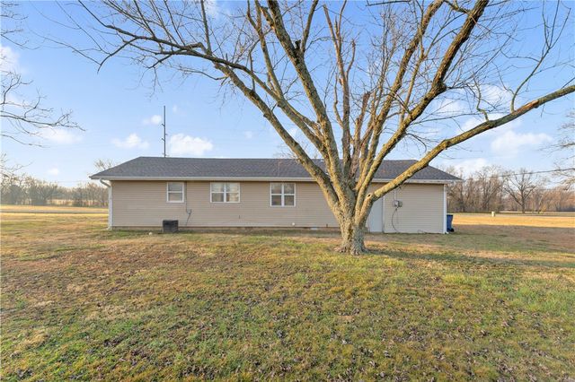 215 Oakcrest Road, Siloam Springs, AR 72761