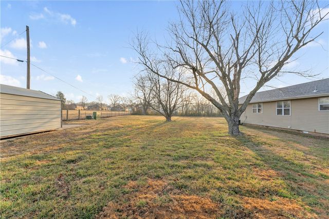 215 Oakcrest Road, Siloam Springs, AR 72761