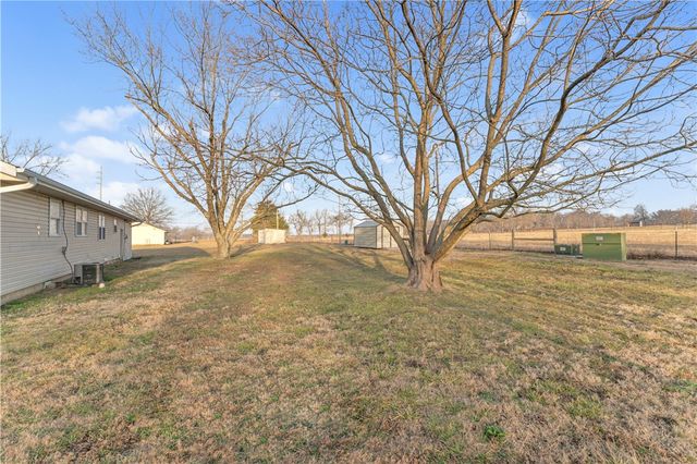 215 Oakcrest Road, Siloam Springs, AR 72761
