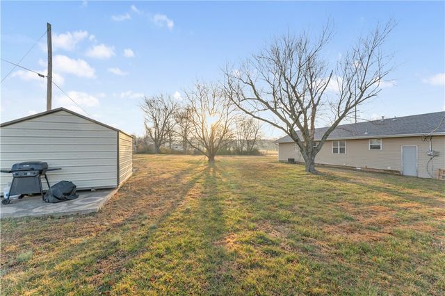 215 Oakcrest Road, Siloam Springs, AR 72761