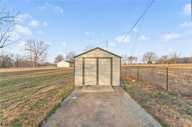 215 Oakcrest Road, Siloam Springs, AR 72761
