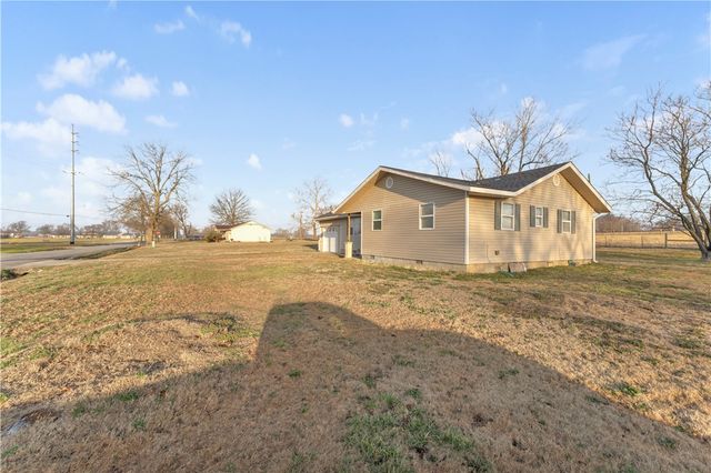 215 Oakcrest Road, Siloam Springs, AR 72761