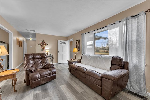 215 Oakcrest Road, Siloam Springs, AR 72761