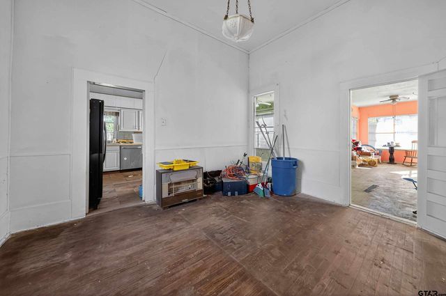 501 E Duval St, Troup, TX 75789