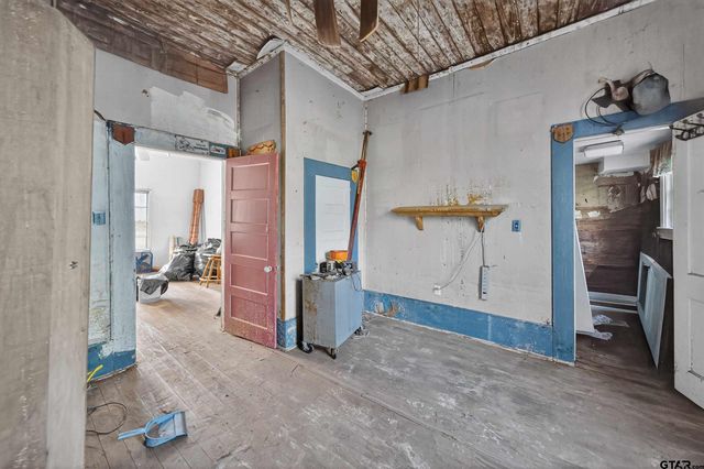 501 E Duval St, Troup, TX 75789