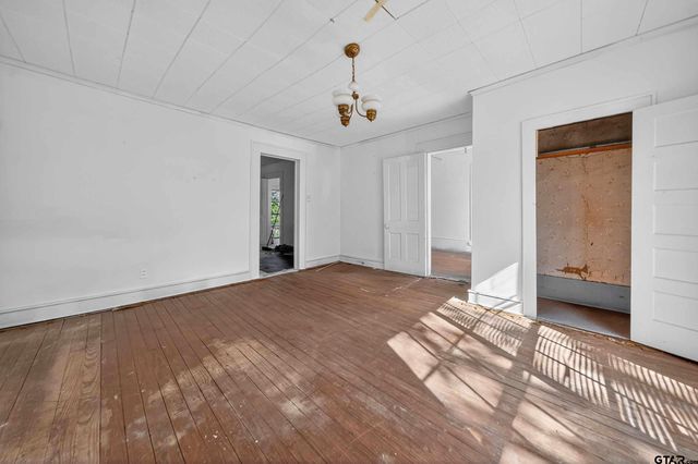 501 E Duval St, Troup, TX 75789