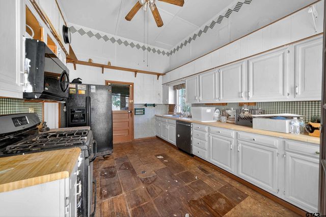 501 E Duval St, Troup, TX 75789