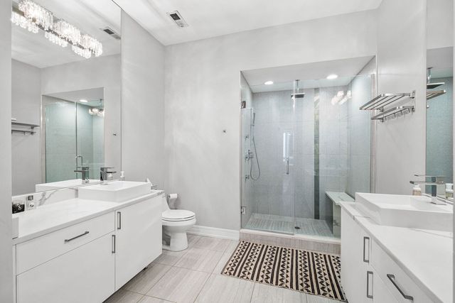 650 N Morgan Street 202, Chicago, IL 60642