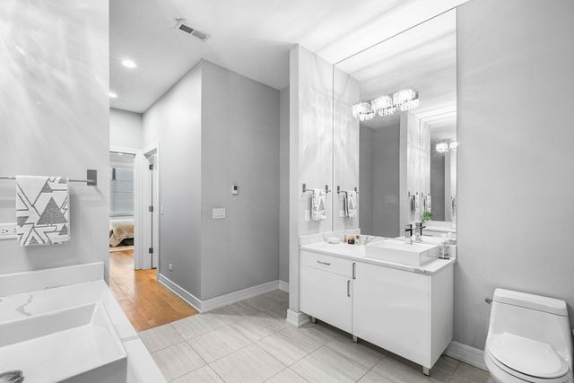 650 N Morgan Street 202, Chicago, IL 60642