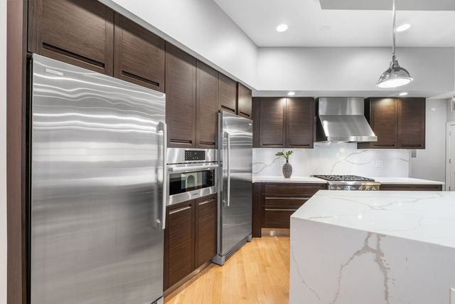 650 N Morgan Street 202, Chicago, IL 60642