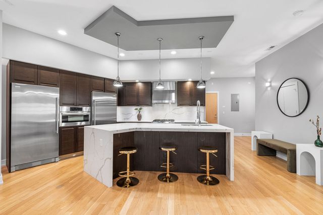 650 N Morgan Street 202, Chicago, IL 60642