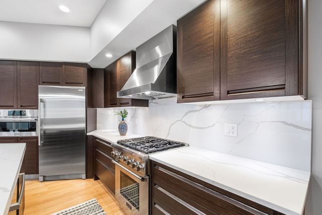 650 N Morgan Street 202, Chicago, IL 60642