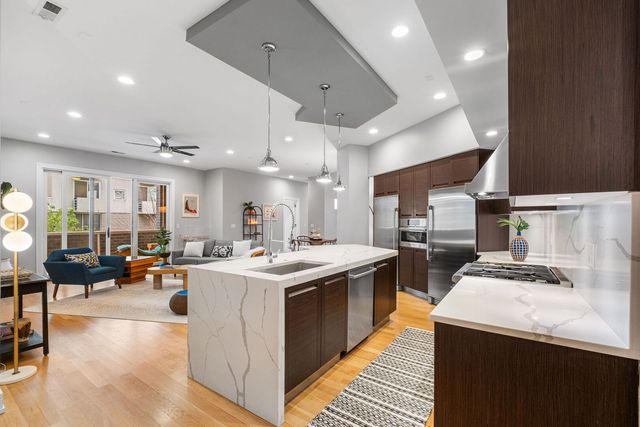650 N Morgan Street 202, Chicago, IL 60642