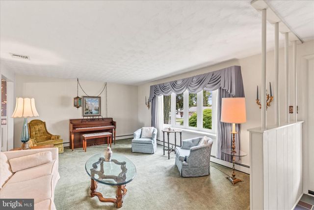 1884 EBONY DR, York, PA 17402