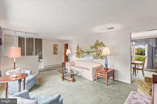 1884 EBONY DR, York, PA 17402