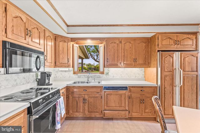1884 EBONY DR, York, PA 17402