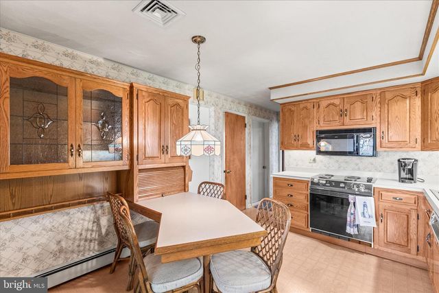 1884 EBONY DR, York, PA 17402