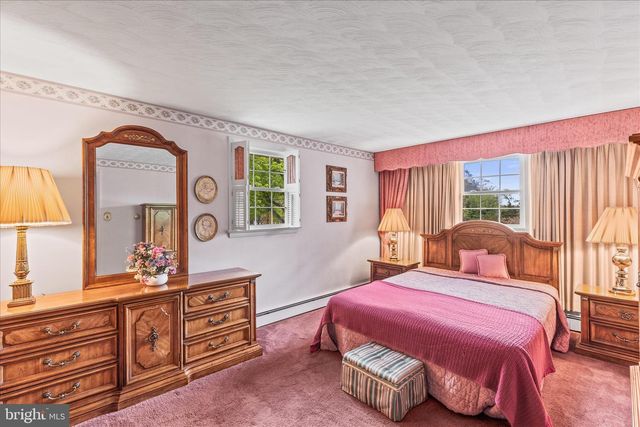 1884 EBONY DR, York, PA 17402