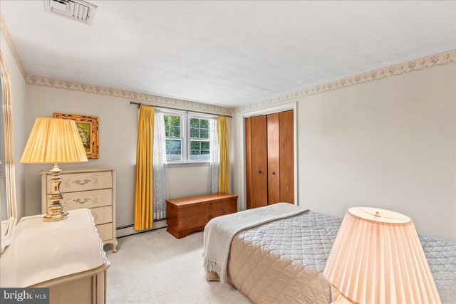 1884 EBONY DR, York, PA 17402