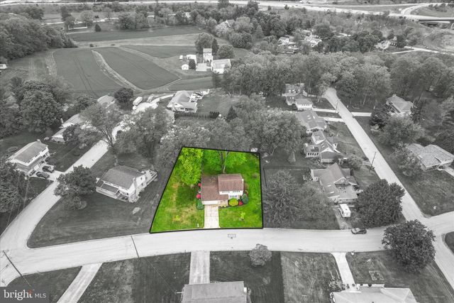 1884 EBONY DR, York, PA 17402