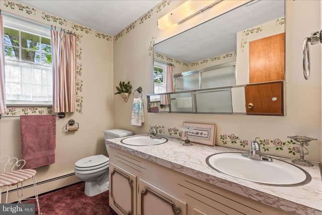 1884 EBONY DR, York, PA 17402