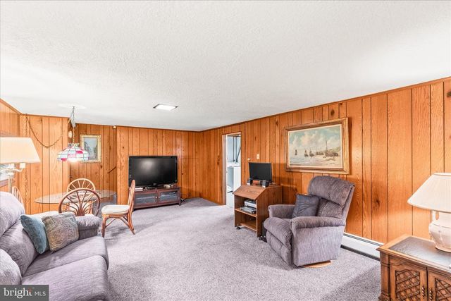 1884 EBONY DR, York, PA 17402