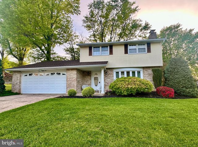 1884 EBONY DR, York, PA 17402