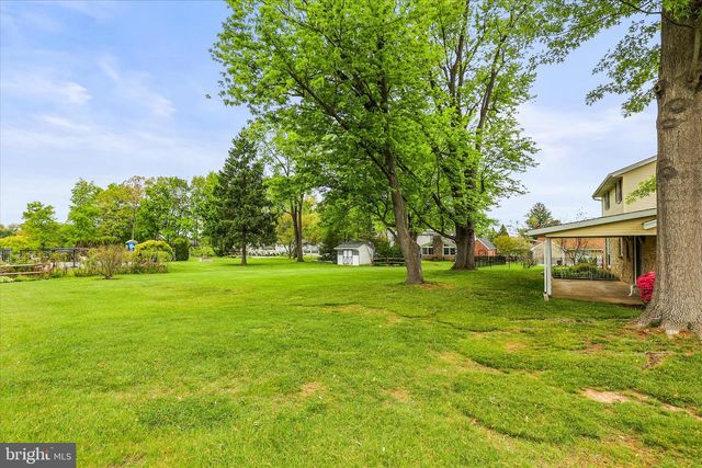1884 EBONY DR, York, PA 17402