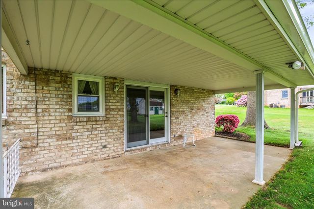 1884 EBONY DR, York, PA 17402