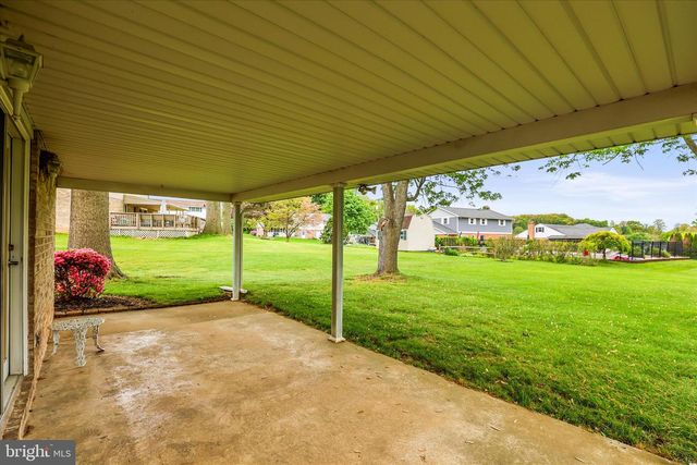 1884 EBONY DR, York, PA 17402