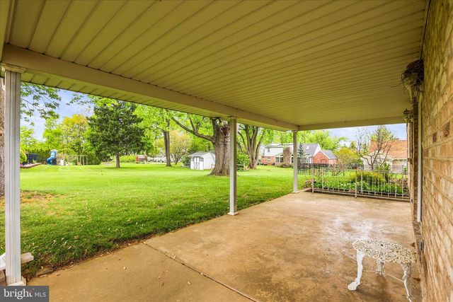 1884 EBONY DR, York, PA 17402