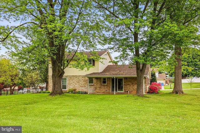 1884 EBONY DR, York, PA 17402