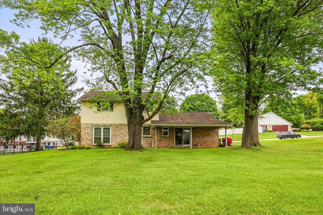 1884 EBONY DR, York, PA 17402