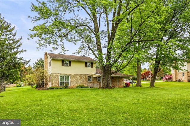 1884 EBONY DR, York, PA 17402
