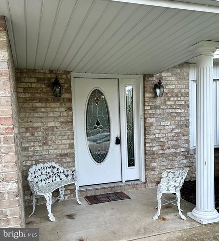 1884 EBONY DR, York, PA 17402