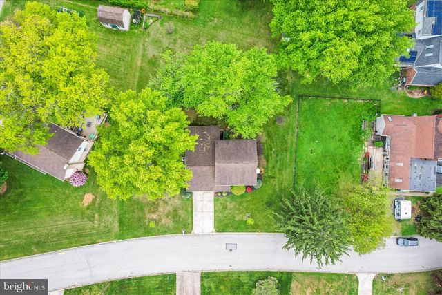 1884 EBONY DR, York, PA 17402