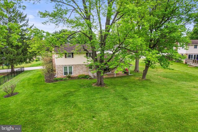 1884 EBONY DR, York, PA 17402
