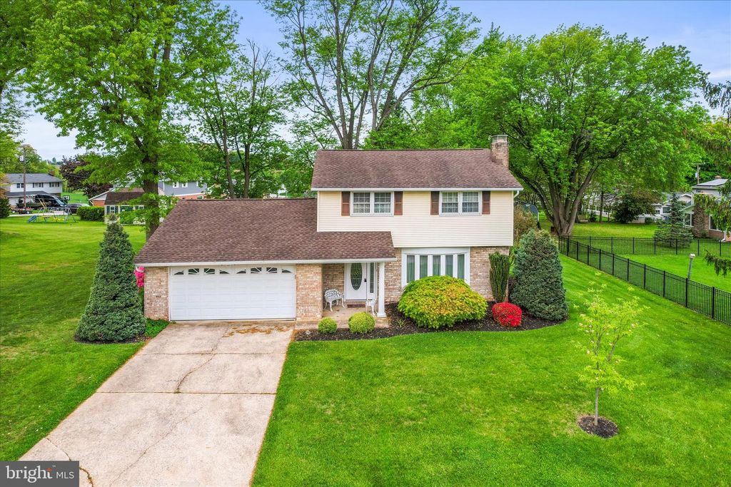 1884 EBONY DR, York, PA 17402