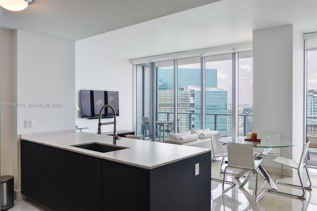 1300 Brickell Bay Dr 4300, Miami, FL 33131