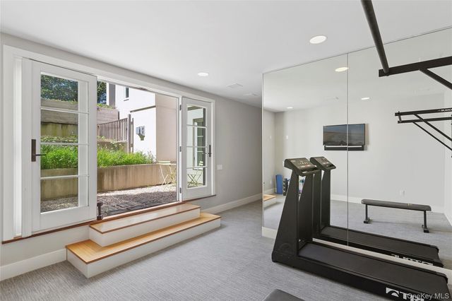 27 Ezekills Hollow, Sag Harbor, NY 11963