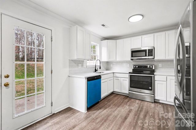 242 Amir Circle, Matthews, NC 28105